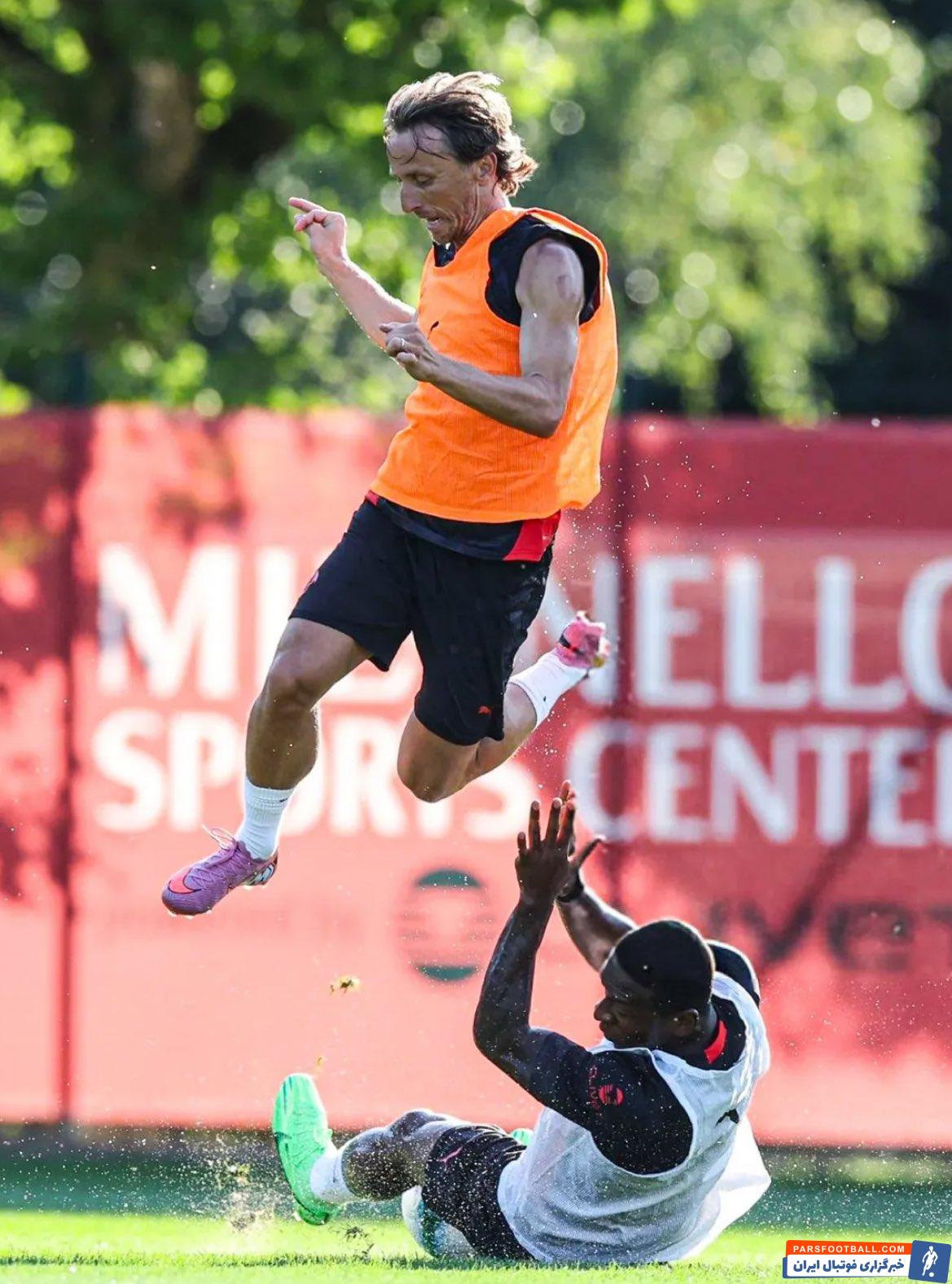 تصاویری از حضور لوکا مودریچ خرید جدید میلان در تمرینات زیر نظر آلگری