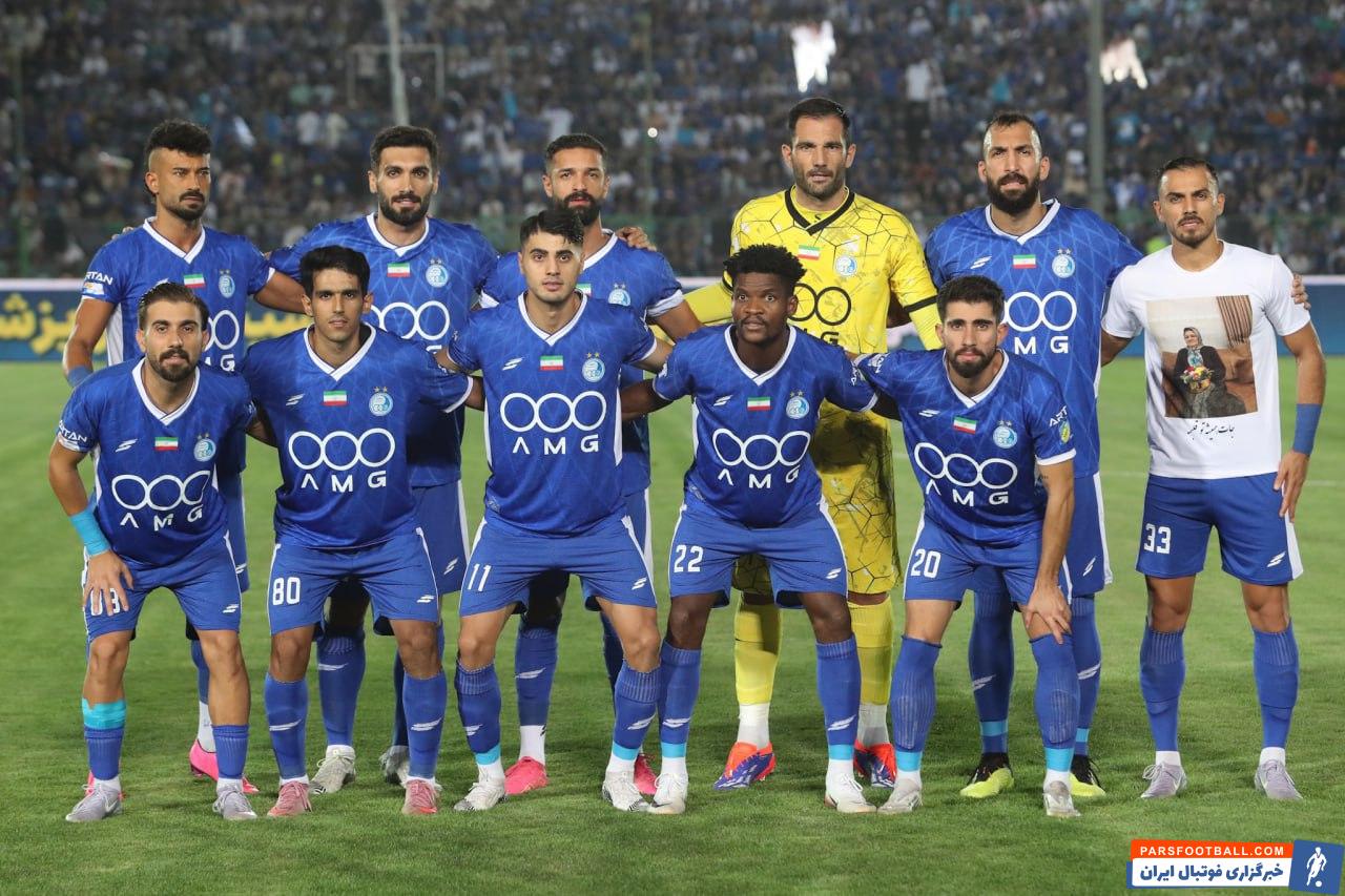 ابوالفضل جلالی با پیراهنی که تصویر مادربزرگ مرحومش را داشت وارد زمین شد