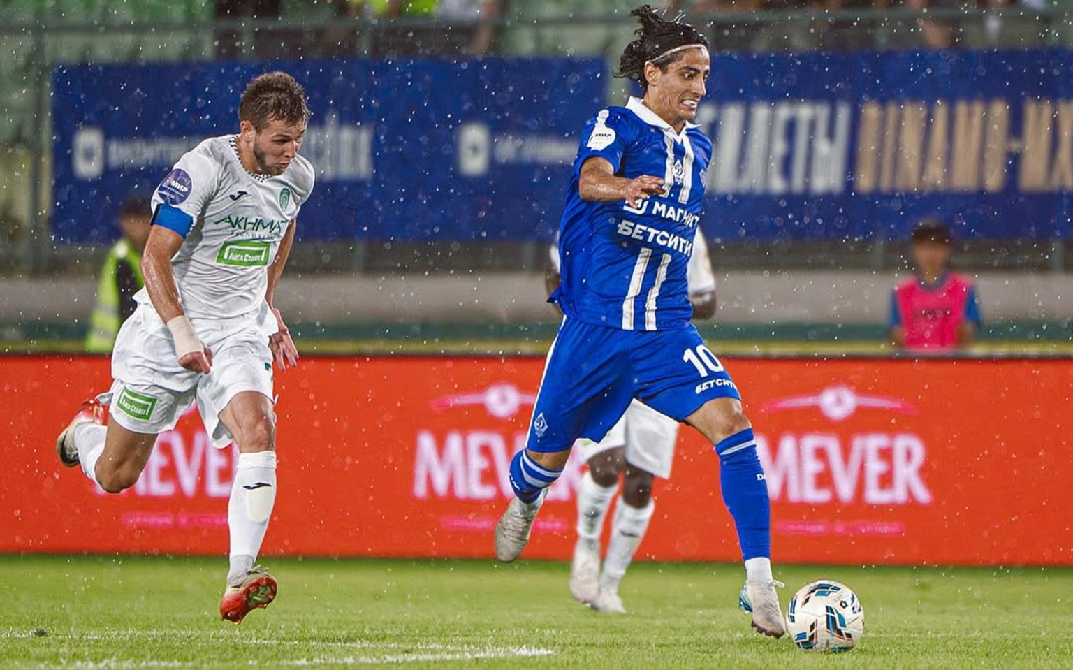 mohammadjavad-hosseinnejad-dinamomx-2025 محمدجواد حسین نژاد هافبک تیم دینامو ماخاچ قطعه روسیه و تیم ملی ایران - لیگ برتر ایران