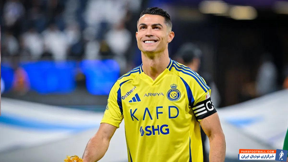 تاویری از غافلگیری آشپز باشگاه النصر توسط رونالدو با کیک تولد بزرگ