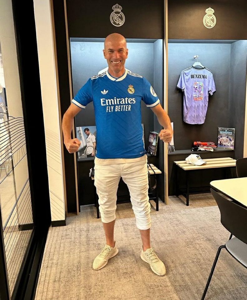 photo_2025-08-08_18-53-09 زین الدین زیدان در پیراهن سوم رئال مادرید