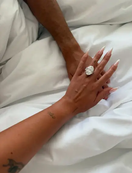 photo_dbb2dbb0dbb2dbb5-dbb0dbb8-dbb1dbb2_dbb1dbb3-dbb0dbb6-dbb3dbb7 قیمت حلقه نامزدی جورجینا با رونالدو چقدر ارزش دارد؟