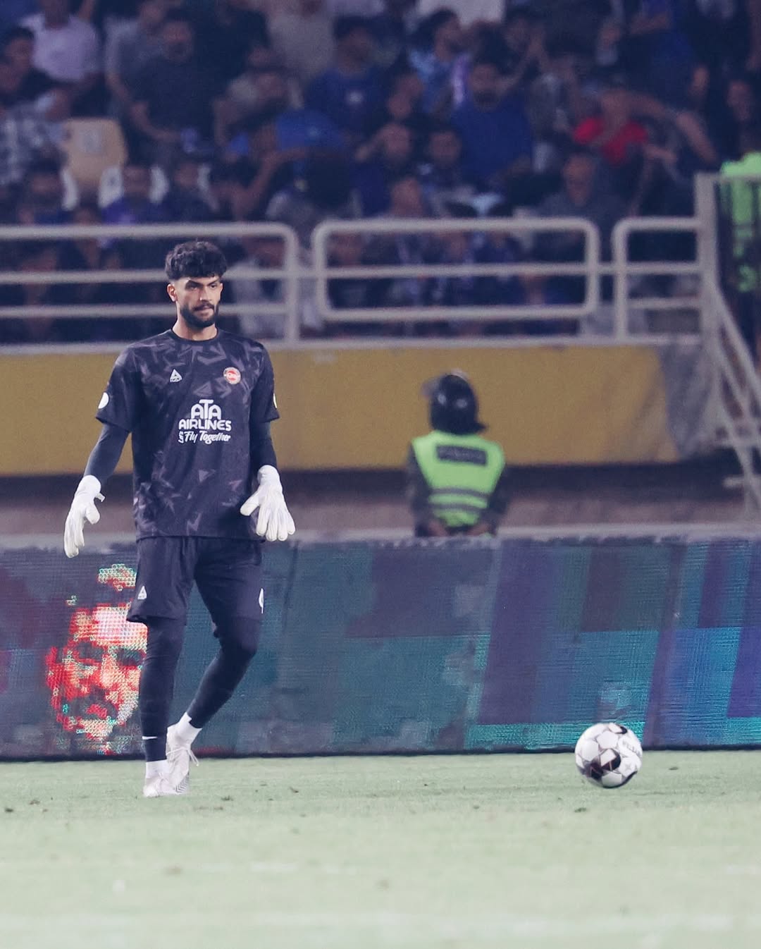 supercup_gallery_2 ادیب زارعی دروازه بان تراکتور در قابی از بازی استقلال و تراکتور