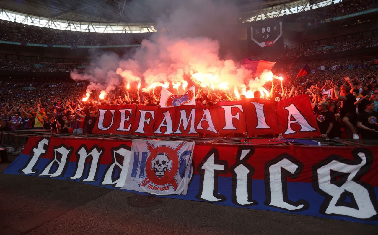 بنر هواداران کریستال پالاس