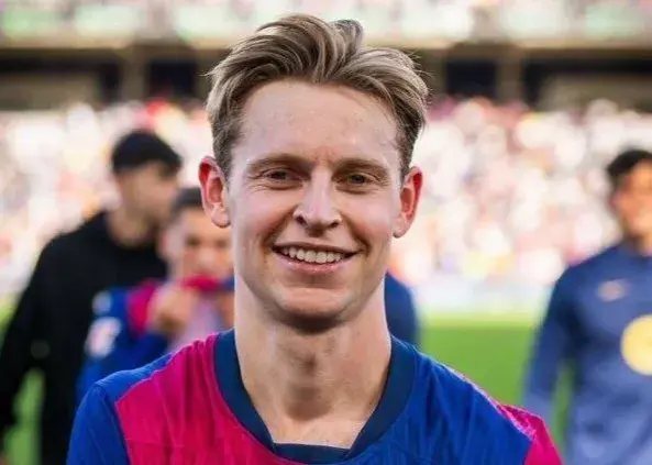 حضور فرانکی دی‌یونگ در فهرست هانسی فلیک بارسلونا برای بازی برابر نیوکسل