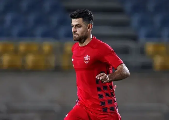 مرتضی پورعلی‌گنجی ستاره پرسپولیس در دیدار مس رفسنجان به میدان رفت