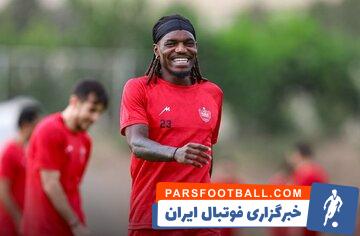 تیوی بیفوما ؛ مهاجم کنگویی الاصل پرسپولیس با گوشواره در تمرینات