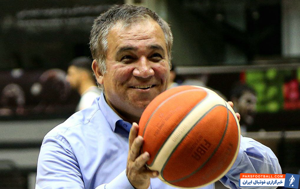 حضور علی تاجرنیا در اولین تمرین تیم بسکتبال استقلال در ورزشگاه آزادی
