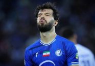 حرکت نمادین ماشاریپوف ؛ تشکر از بازیکنان استقلال پس از پایان مسابقه