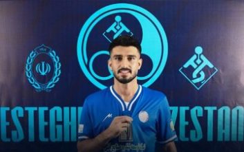 محمد شریفی هافبک استقلال خوزستان در اوج خوشحالی پس از گل به استقلال تهران