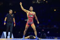 رحمان عموزاد کشتی‌گیر تیم ملی ایران در رقابت‌های جهانی کشتی آزاد ۲۰۲۵ قهرمان شد