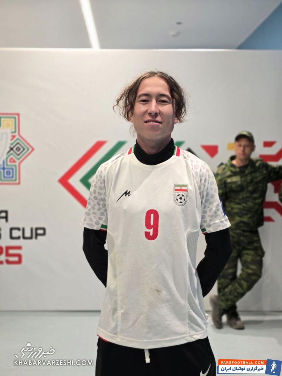 طارمی پیراهنش را هوادار تاجیکی هدیه داد +عکس