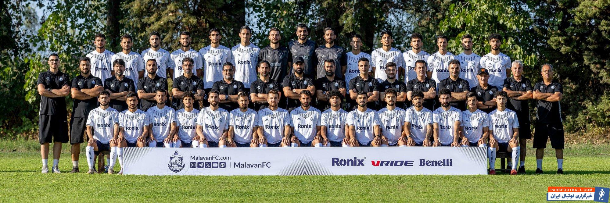 عیسی آل کثیر در مراسم عکس تیمی ملوان شرکت کرد