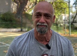 کامبیز قربانی پسر گوگوش : زندگی ام را مدیون ستاره های تیم استقلال هستم