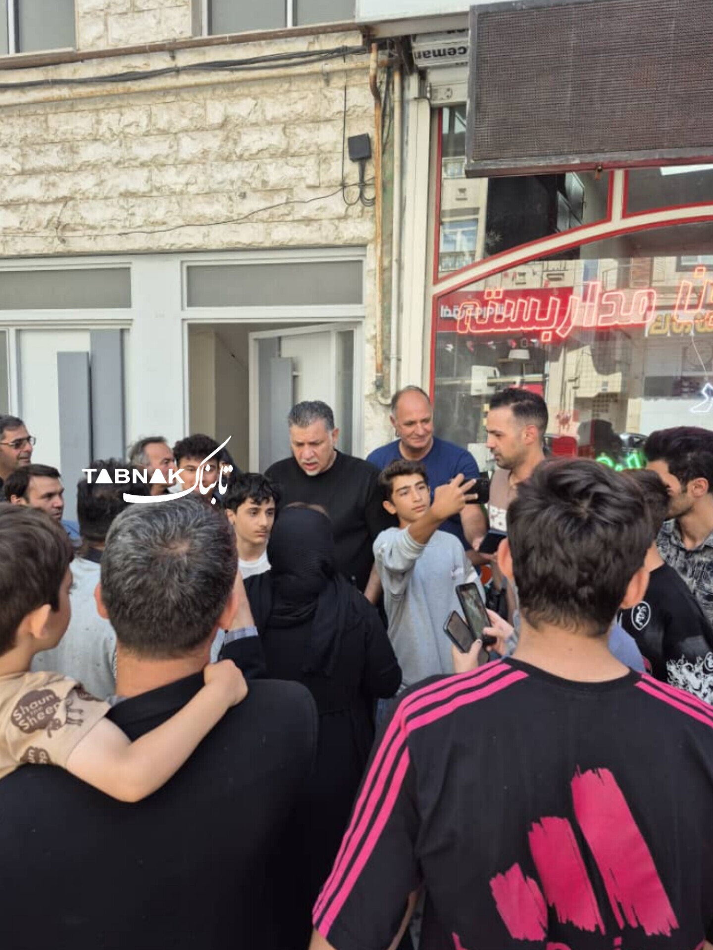 حضور علی دایی سر مزار دوست قدیمی + عکس