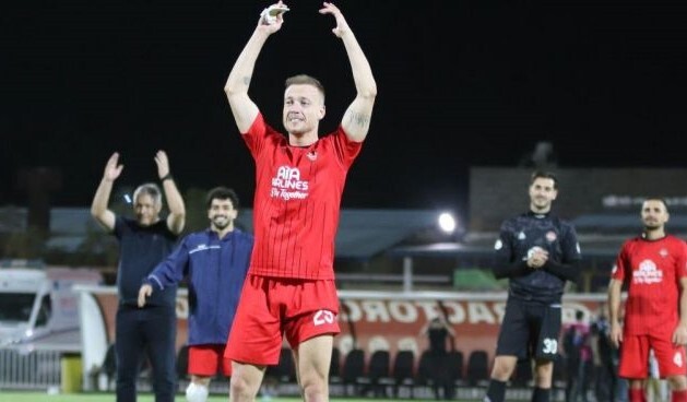 سومین خارجی، ثبتکننده هفتمین هتتریک تراکتور سومین خارجی، ثبتکننده هفتمین هتتریک تراکتور