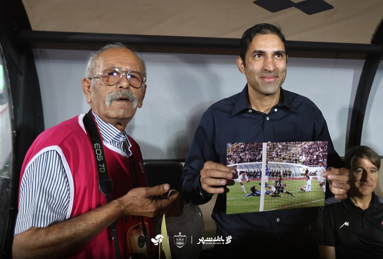 پیشکش قاب ماندگار به وحید هاشمیان