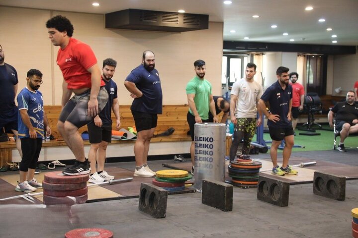 5663853 نادری:قراراداد وزنهبرداران پایین است/مسابقات جهانی ناشناخته است