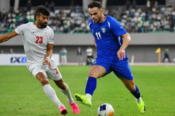 اوستون اورونوف ستاره تیم ملی ازبکستان مقابل ایران 19 دریبل موفق ثبت کرد