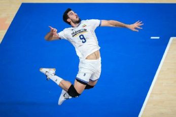 پوریا خانزاده دریافت کننده قدرتی تیم ملی والیبال ایران : شرمنده مردم شدیم