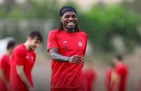 تیوی بیفوما ستاره پرسپولیس پرسپولیس تصویری از خود با گوشواره منتشر کرد