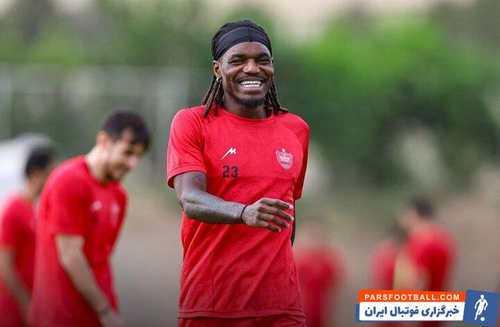 تیوی بیفوما ستاره پرسپولیس پرسپولیس تصویری از خود با گوشواره منتشر کرد