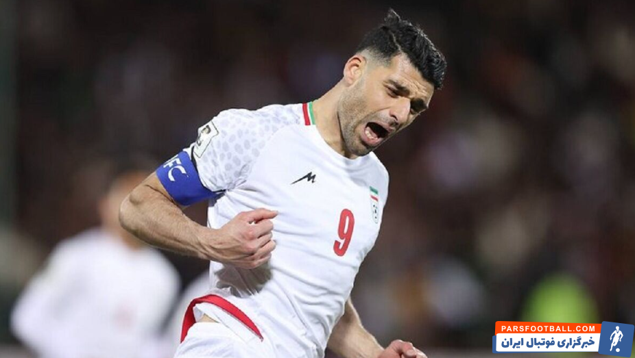 مهدی طارمی ستاره تیم ملی پیراهن خود را به هوادار تاجیکی هدیه داد