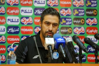 خسرو حیدری : بازیکنان استقلال باید بدانند پیراهن چه تیم بزرگی را به تن کرده اند