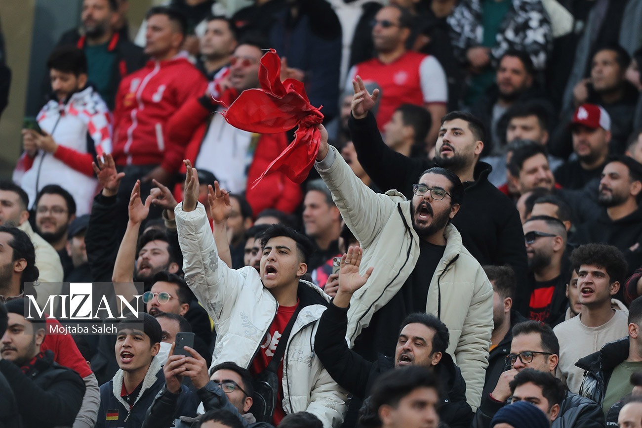 صبر هواداران پرسپولیس لبریز شد/ درویش روی لبه تیغ