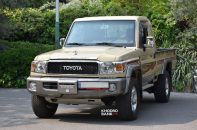 کلیپی از قدرت و توان خودروی تویوتا لندکروز در بکسل کردن وسایل نقلیه سنگین مختلف