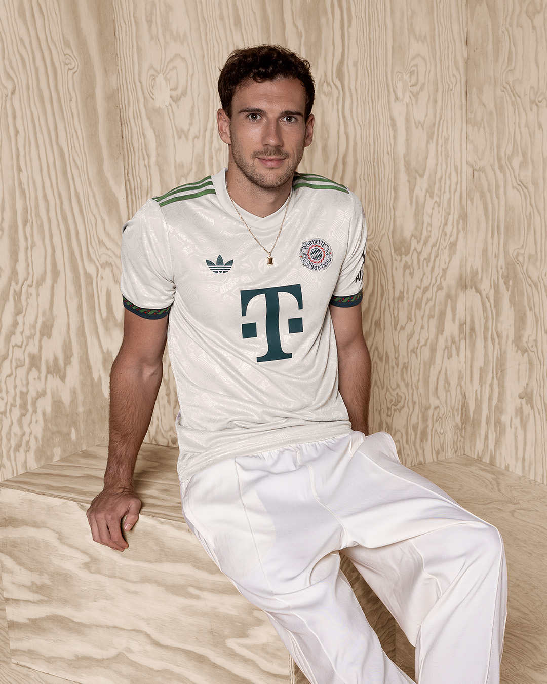 پیراهن اکتبرفست بایرن مونیخ در فصل ۲۶-۲۰۲۵