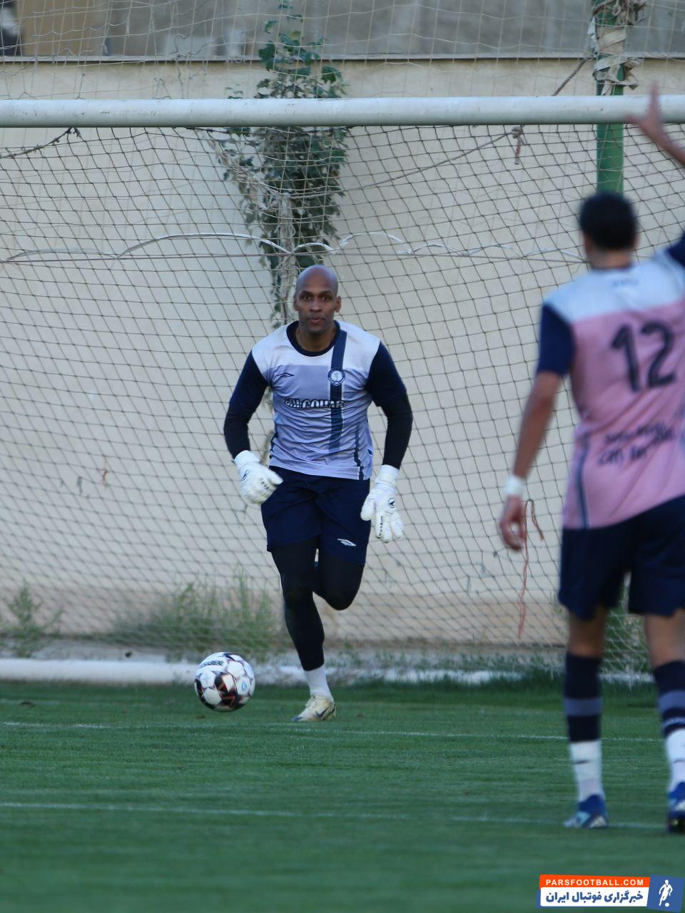 میراندا برزیلی دروازه بان جدید گل گهر سیرجان برای این تیم به میدان رفت