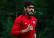 رضا غندیپور بازیکن شباب الاهلی آماده جدال با تراکتور در لیگ نخبگان آسیا