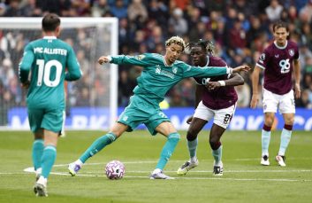 استوری هوگو اکیتیکه مهاجم جدید لیورپول و شوخی با دفاع فشرده در لیگ برتر انگلیس