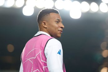 امباپه کیت امضا شده رئال مادرید را به هوادار معلول هدیه داد.