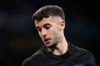 تصویری از خوان گارسیا گلر بارسا با عصا در شهرک ورزشی بارسلونا