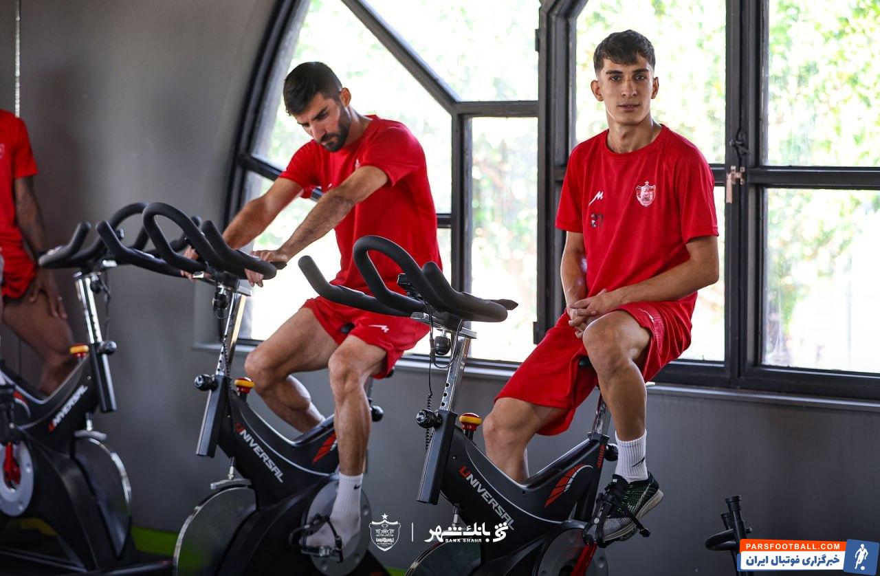تصاویری از تمرینات تیم فوتبال پرسپولیس قبل از دیدار با فولاد