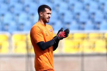 کلیپ کری خوانی امیر رضا رفیعی گلر دوم پرسپولیس برای استقلال با نوشیدنی «سون آپ»