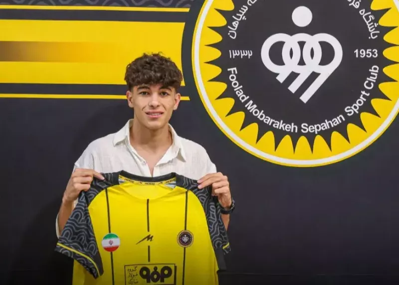 آریا شفیع‌ دوست پدیده جوان فوتبال ایران با سپاهان 4 ساله تمدید کرد