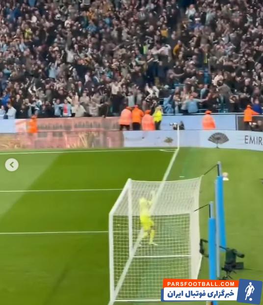 خوشحالی ویژه دوناروما روبروس سکوی هواداران منچستریونایتد پس از برد منچسترسیتی