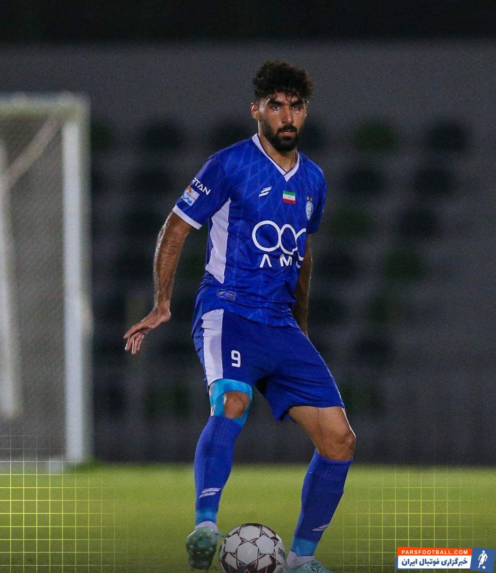 حضور فلاح با باند پزشک آبی‌رنگ روی قسمت زانو در دیدار دوستانه برابر همای کیش