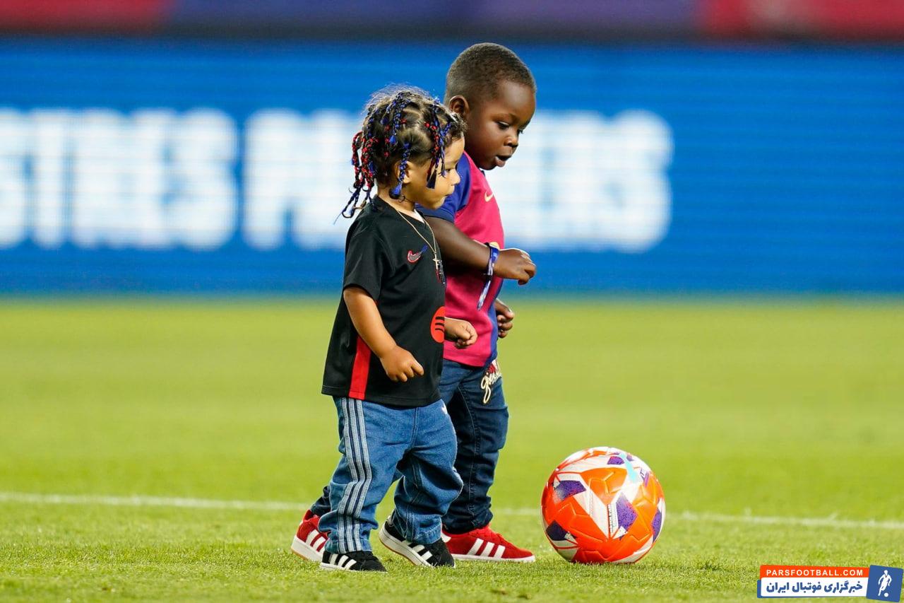 عصبانیت رافینیا از رفتار نژاد پرستانه کارکنان دیزنی‌لندِ با پسرش در پاریس