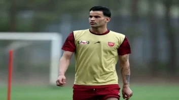 حضور عیسی آل‌کثیر در پوستر باگاه ملوان برای دیدار برابر پرسپولیس