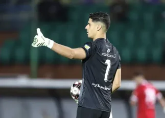 پیام نیازمند پیراهن شماره 1 تیم ملی را به علیرضا بیرانوند واگذار کرد