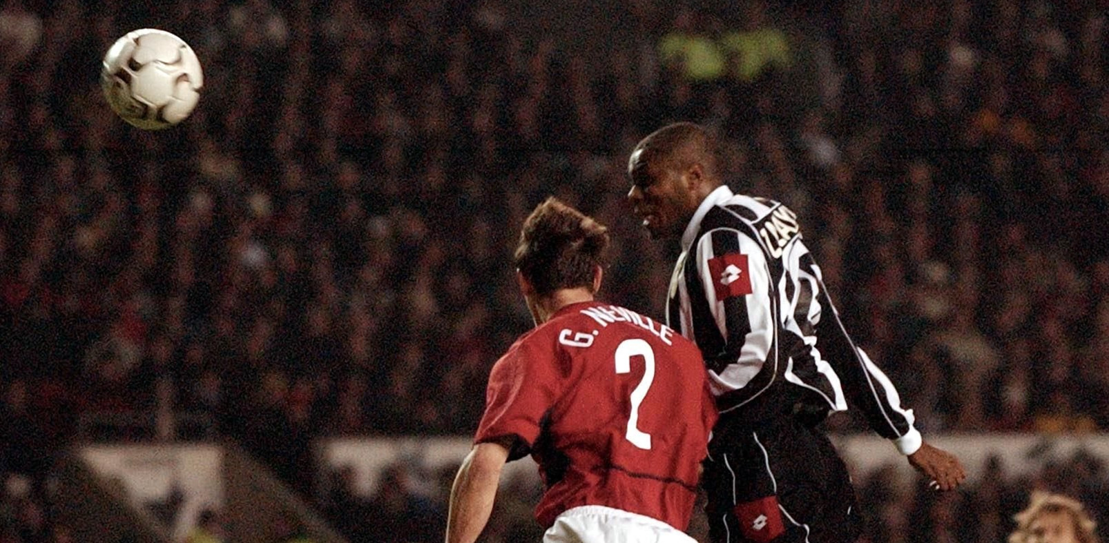 2025-10-08_045007 مارسلو زالایتا و گری نویل در دیدار یوونتوس و منچستر یونایتد