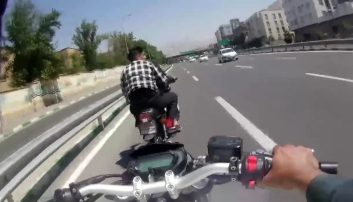 کلیپ تعقیب و گریز پلیس با یک سارق گوشی در خیابان های تهران