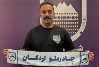 کلیپ عکس یادگاری گرفتن هواداران استقلال با حنیف عمران زاده مربی چادرملو