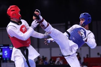 کلیپ ؛ سجده شکر، تاجگذاری و سلام نظامی ابوالفضل زندی پس از کسب مدال طلا