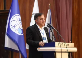 علی تاجرنیا با تیم پیشکسوتان استقلال قهرمان شد