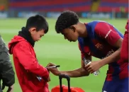 قرارداد یامال با یک وب‌سایت تخصصی برای فروش لباس و محصولات امضا شده اش